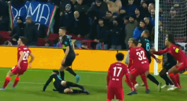 达成尤文生涯200场里程碑，洛卡特利获赠纪念球衣（洛卡特利迎来尤文生涯第200场，获赠纪念战袍）