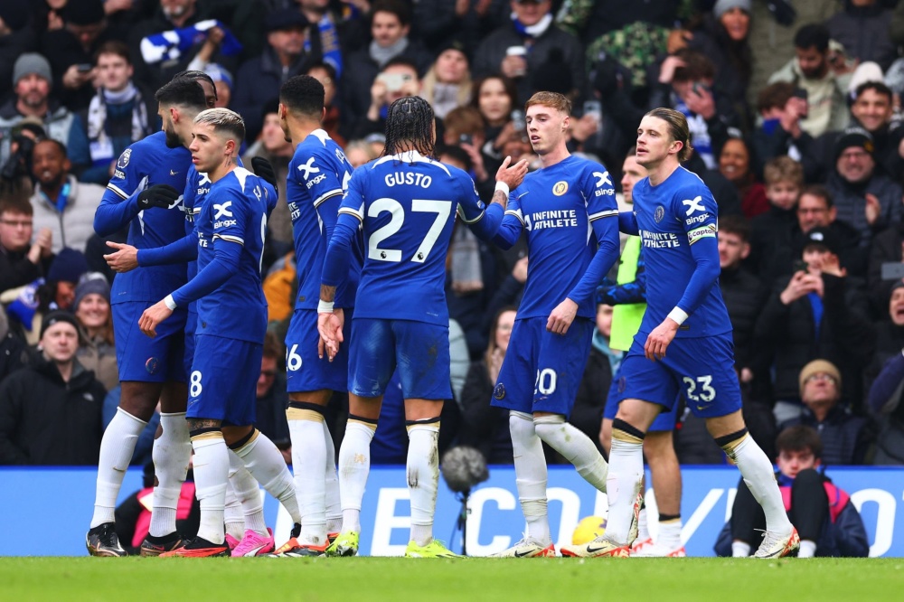 进攻大战！布伦森＆英格拉姆球星对飚，两队首节狂砍74分（火力全开：布伦森与英格拉姆对飙，首节两队合砍74分）