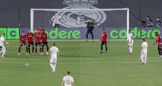 中超转会市场：广州队签下新前锋,（中超转会快讯：广州队完成新前锋签约）