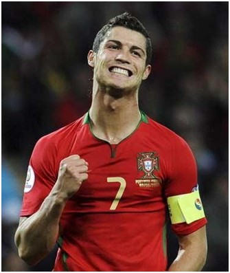 迈阿密跳舞庆祝夺冠，小贝兴奋舞动、梅西&德保罗有些局促（迈阿密夺冠后全队舞动庆典：小贝热情起舞，梅西与德保罗略显拘谨）