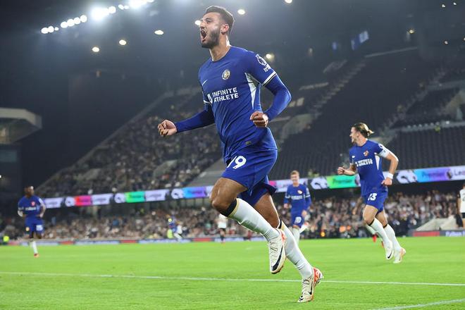 孔帕尼：阿方索等人复出的故事，是我们点燃团队精神的新火焰（孔帕尼：阿方索等人回归，为团队精神注入新火种）