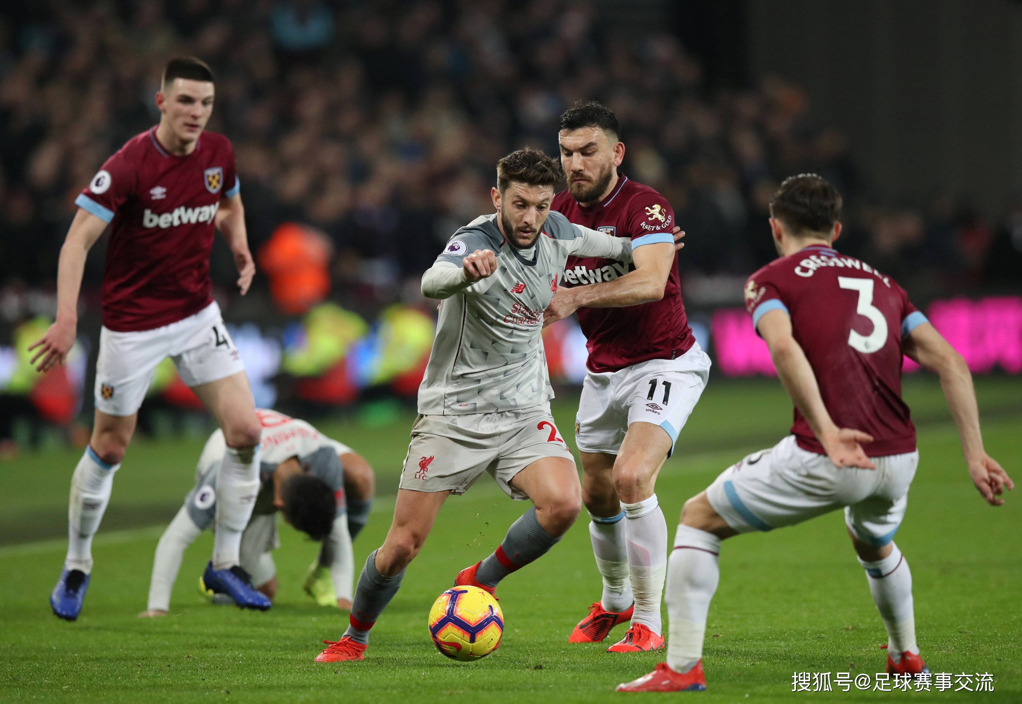 媒体人：华莱士竞技状态不佳离开新疆队，到队仅10天便离队（媒体人：华莱士因状态欠佳已离开新疆队，入队仅10天即告别）