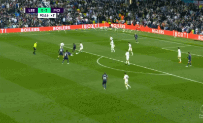 前锋头球破门，头球能力被放大关注（前锋头槌建功，制空能力成焦点）