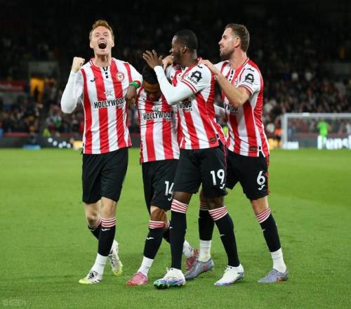 共和报：米兰正考虑冬窗签回41岁的蒂亚戈-席尔瓦（共和报：米兰酝酿冬窗签回41岁蒂亚戈-席尔瓦）