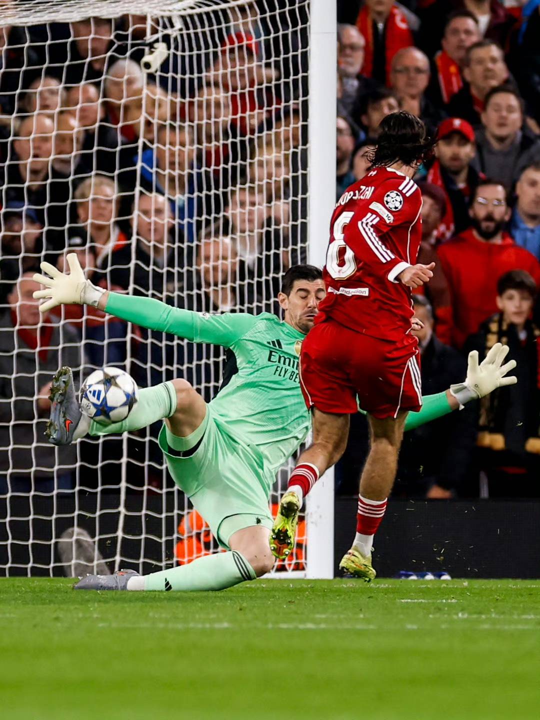 埃及媒体：有沙特俱乐部将会为萨拉赫开出超过C罗薪水的待遇（埃媒：沙特俱乐部拟向萨拉赫开出高于C罗的薪资待遇）